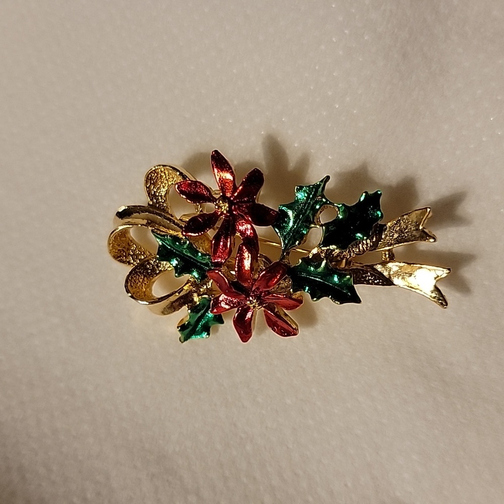 Vintage Gerry's Signed Christmas Poinsettia Ivy Gold Tone Brooch Pin Holiday